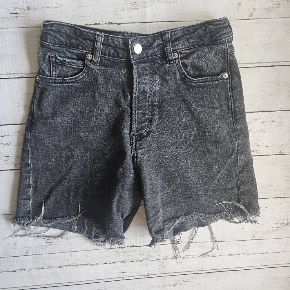 H&M &Denim 90s Cutoff Shorts High Waist Black Washed Raw Hem Size 4